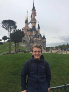 Loic apprenti chez Mickey